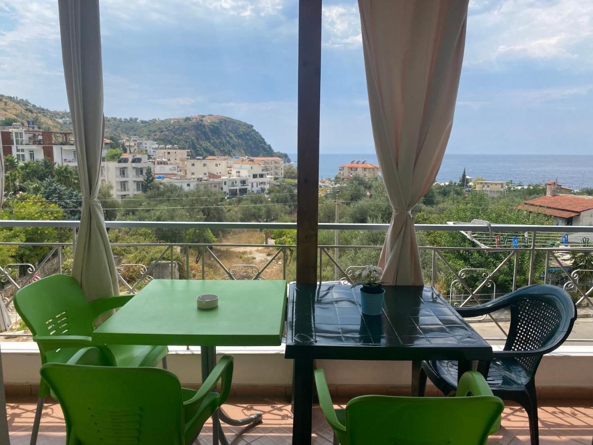 Rexhos Studios Himare Buitenkant foto