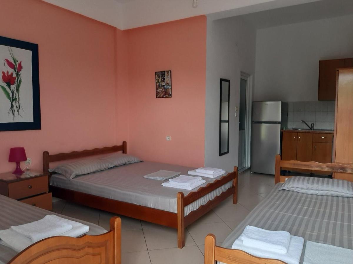 Rexhos Studios Himare Buitenkant foto