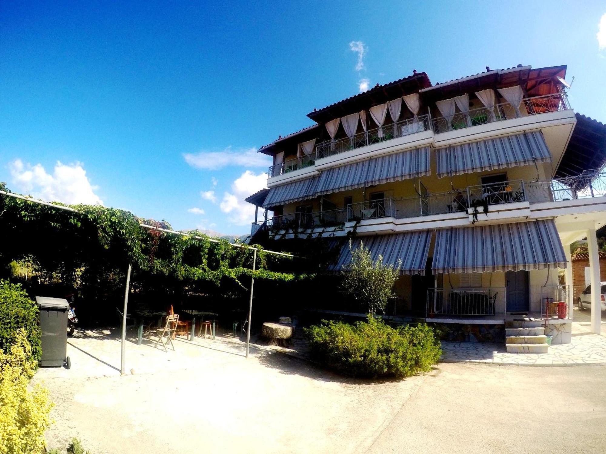 Rexhos Studios Himare Buitenkant foto