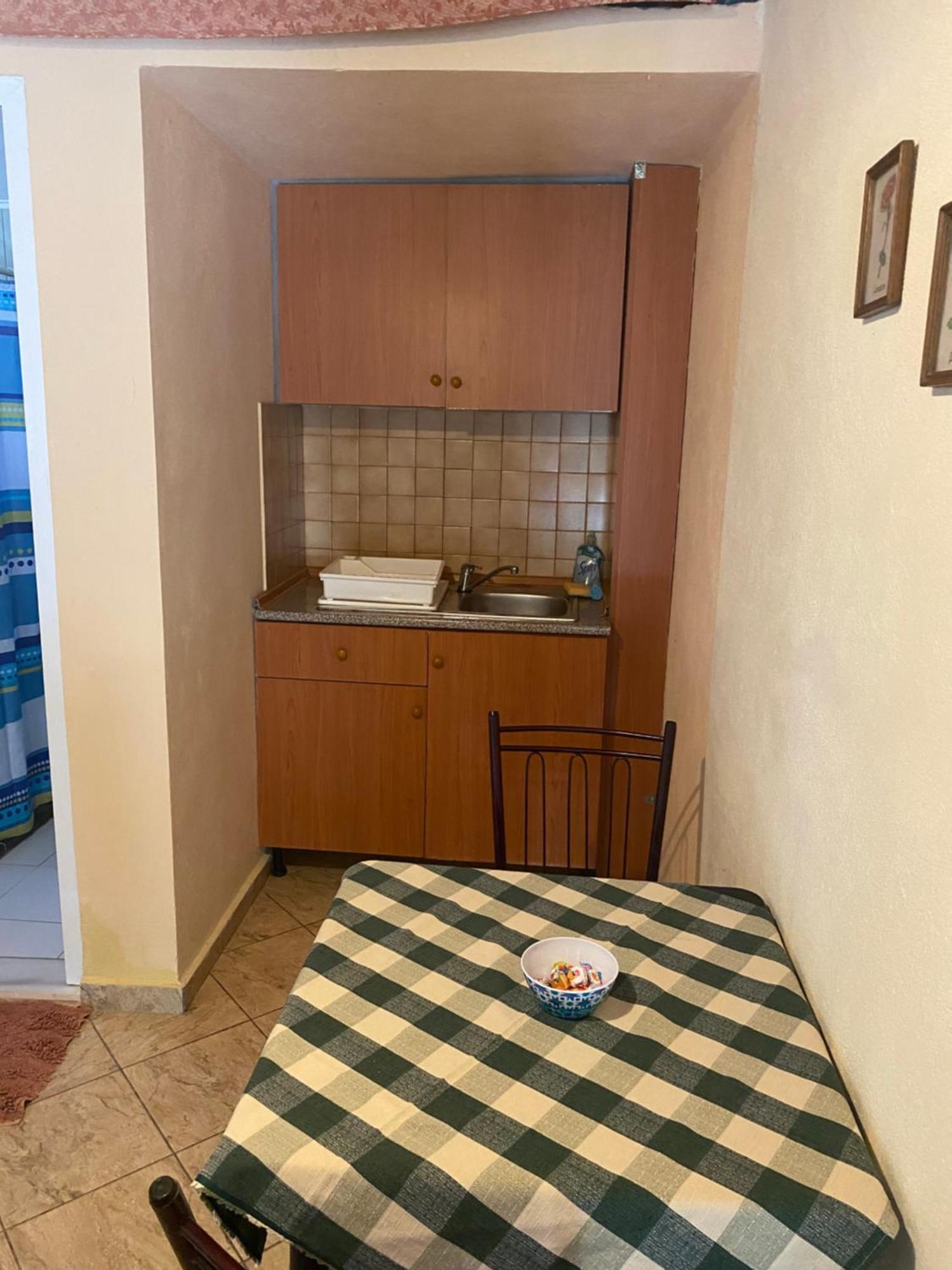 Rexhos Studios Himare Buitenkant foto