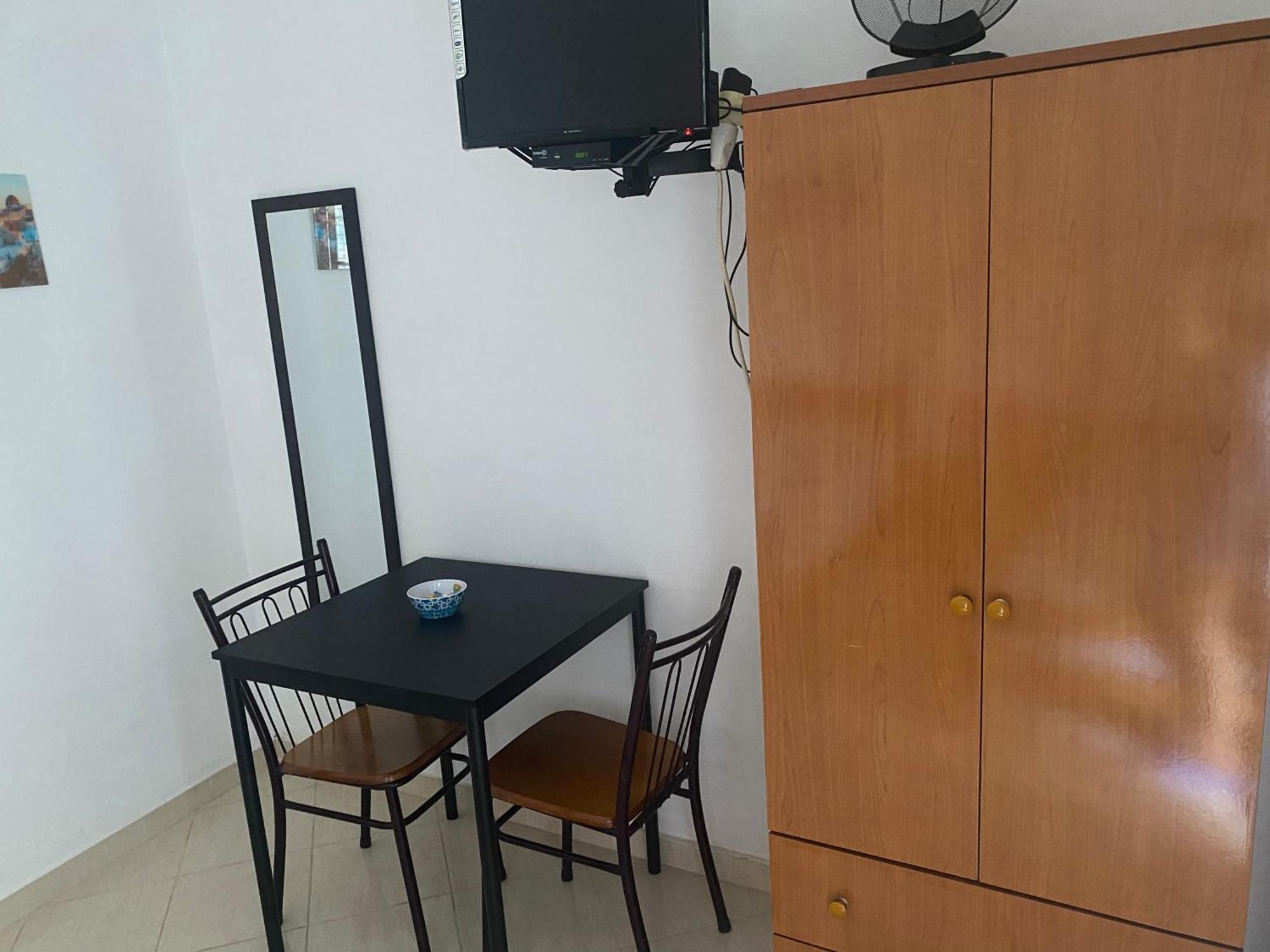 Rexhos Studios Himare Buitenkant foto