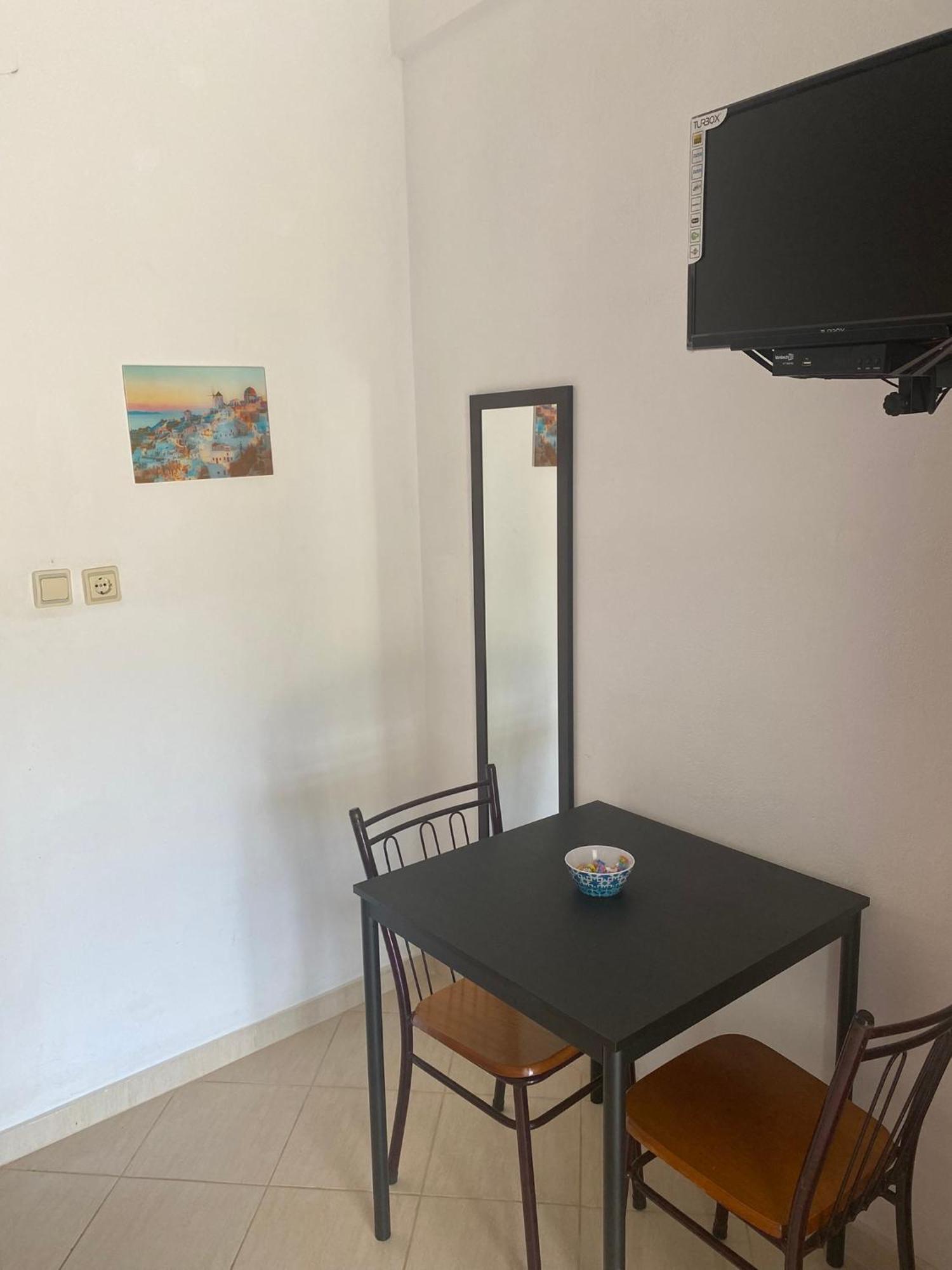 Rexhos Studios Himare Buitenkant foto