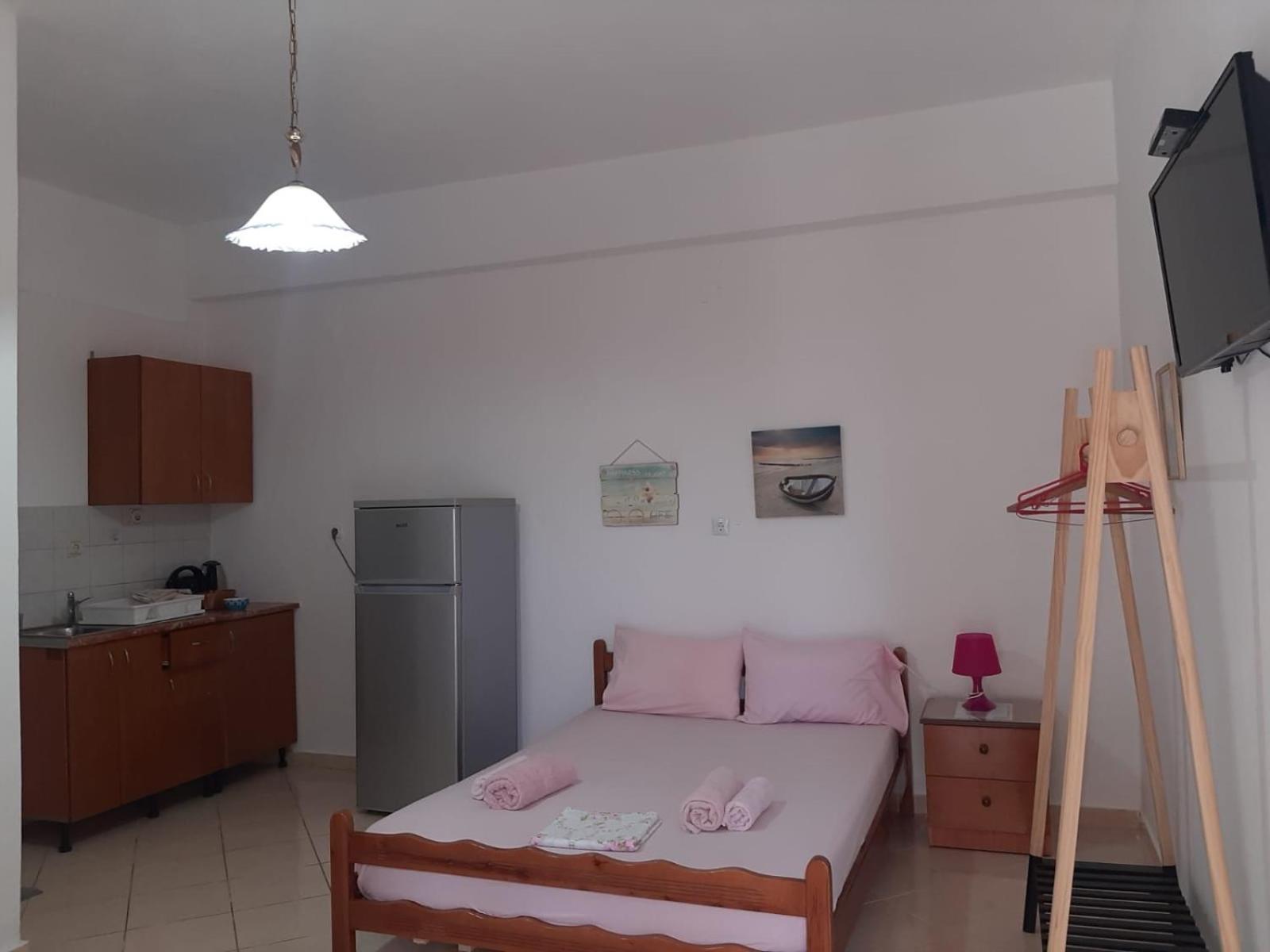Rexhos Studios Himare Buitenkant foto