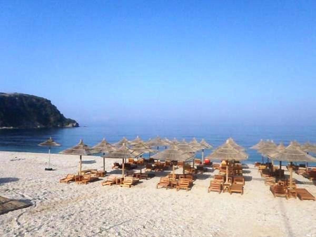 Rexhos Studios Himare Buitenkant foto
