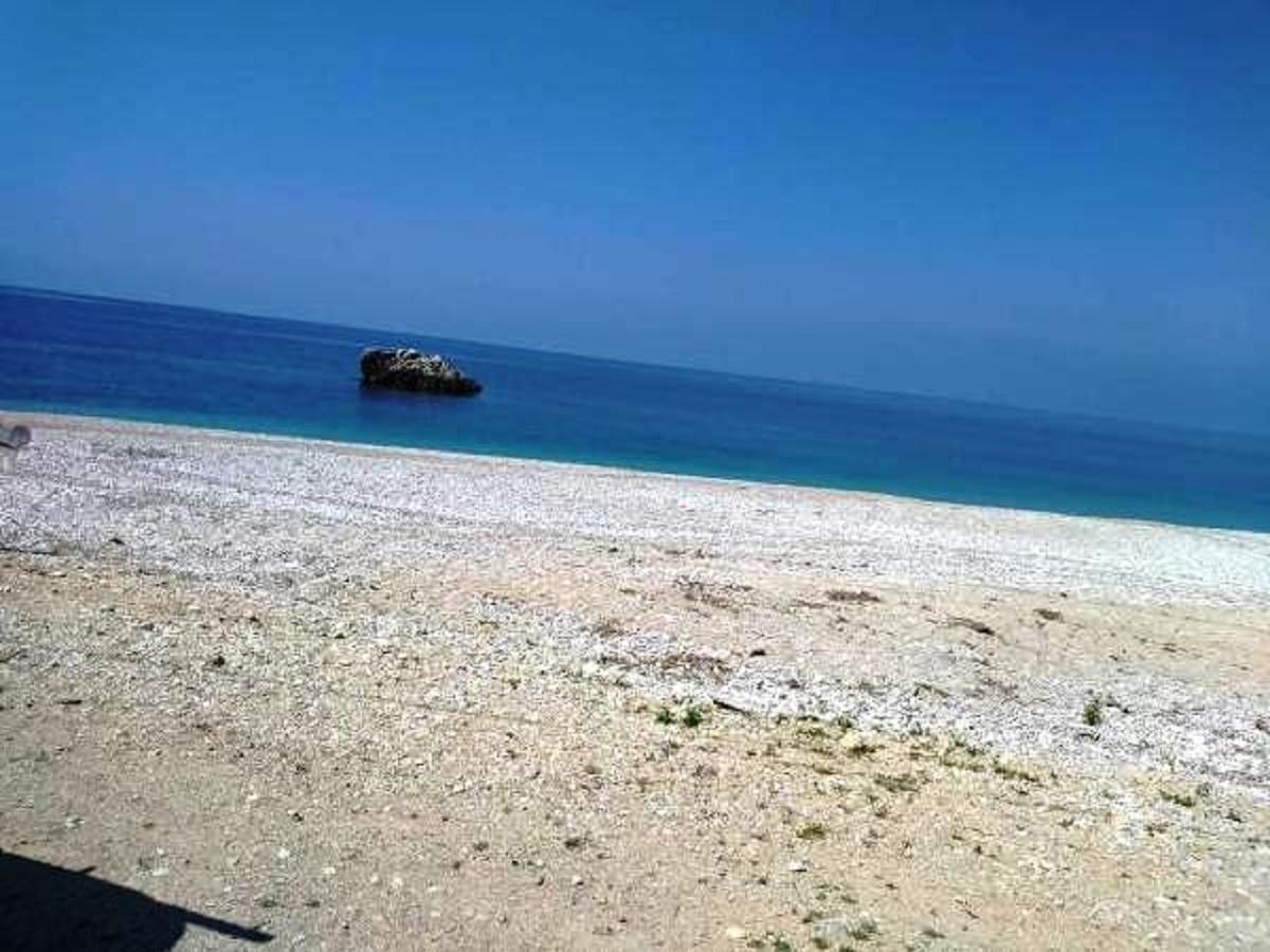 Rexhos Studios Himare Buitenkant foto