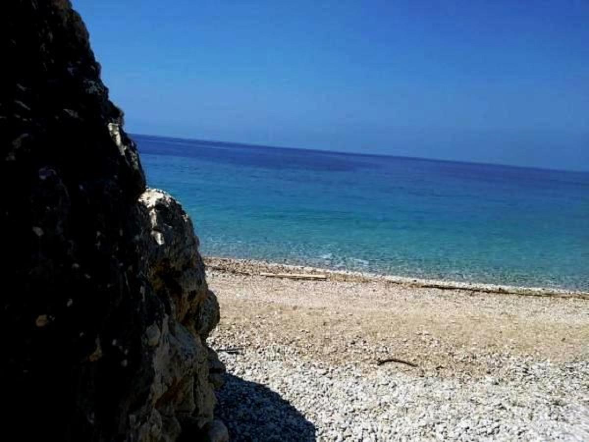 Rexhos Studios Himare Buitenkant foto