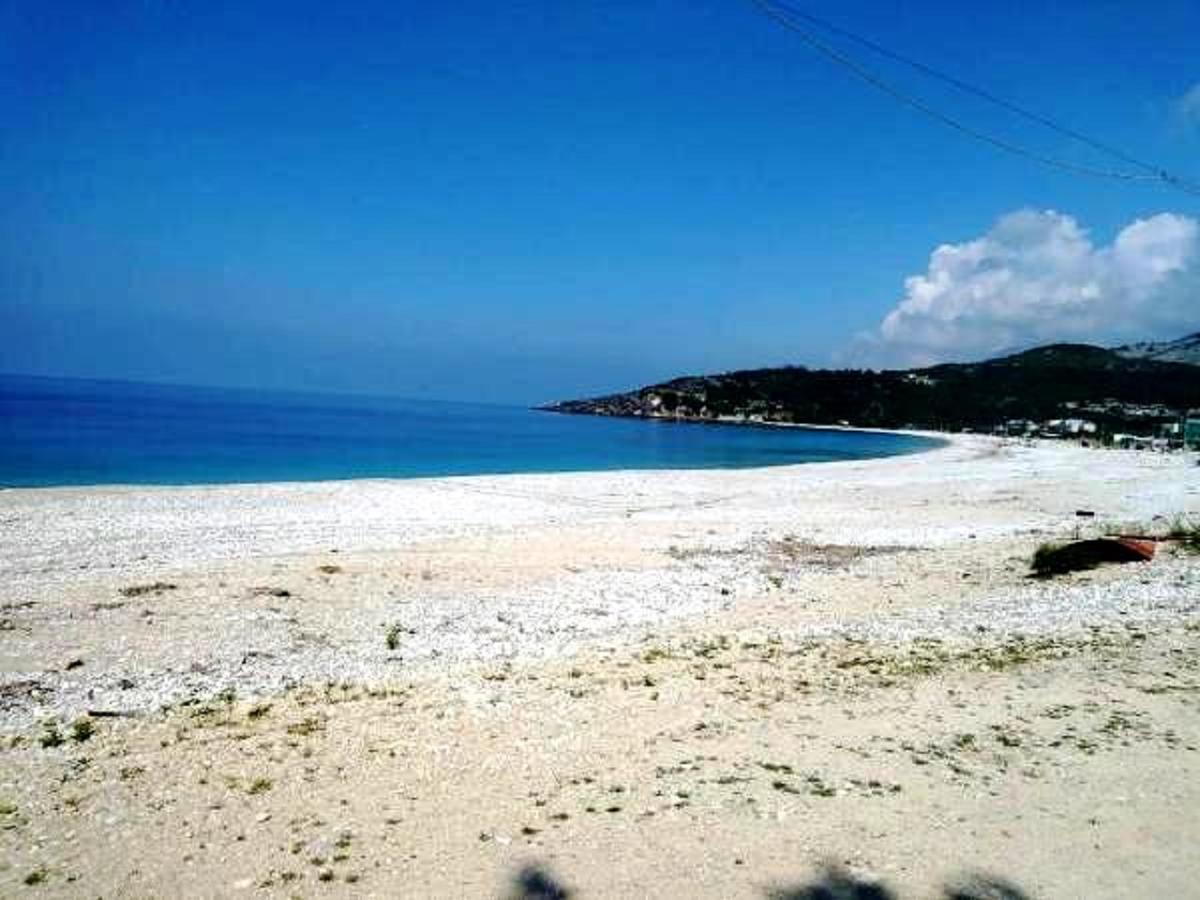 Rexhos Studios Himare Buitenkant foto