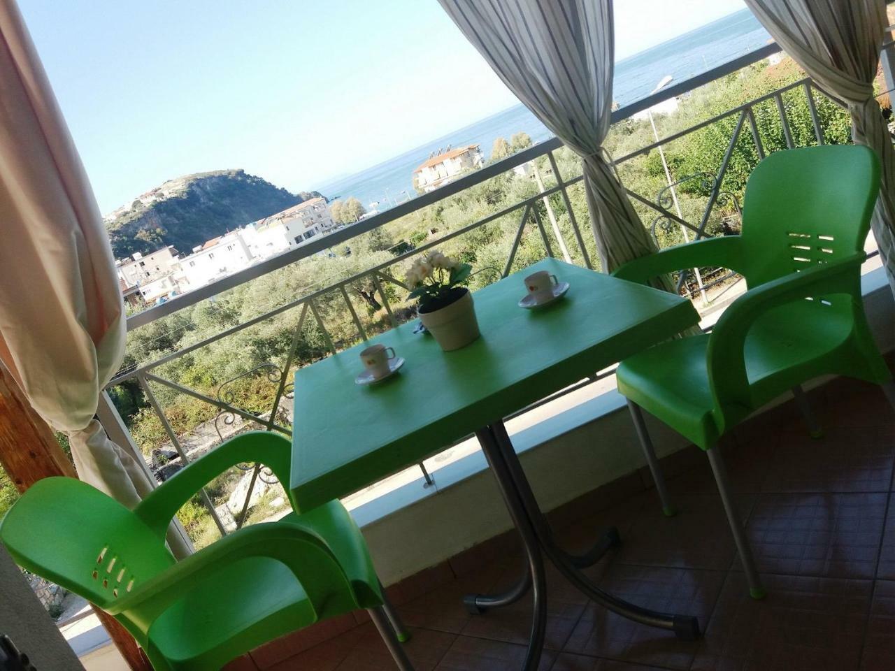 Rexhos Studios Himare Buitenkant foto
